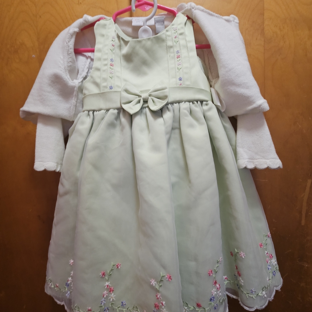 Charming Pastel Green Kids Dress with Bow Detail - Picture 2 of 3